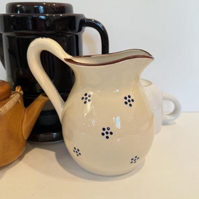 LOT 117F: Teapots & Cups w/ Steepers, Pfaltzgraff Tea Pot w/ Warmer