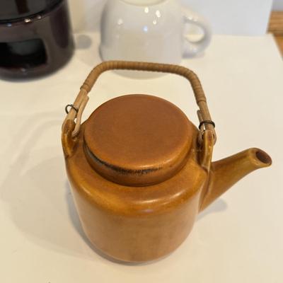 LOT 117F: Teapots & Cups w/ Steepers, Pfaltzgraff Tea Pot w/ Warmer