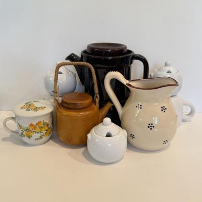 LOT 117F: Teapots & Cups w/ Steepers, Pfaltzgraff Tea Pot w/ Warmer
