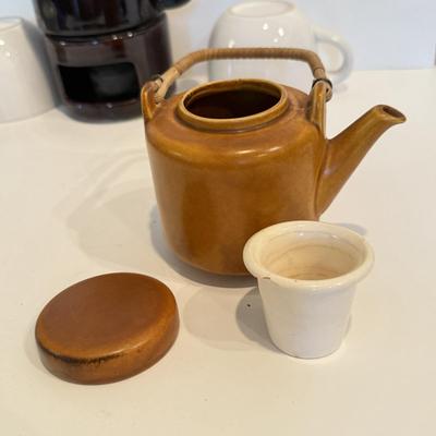 LOT 117F: Teapots & Cups w/ Steepers, Pfaltzgraff Tea Pot w/ Warmer