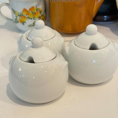 LOT 117F: Teapots & Cups w/ Steepers, Pfaltzgraff Tea Pot w/ Warmer