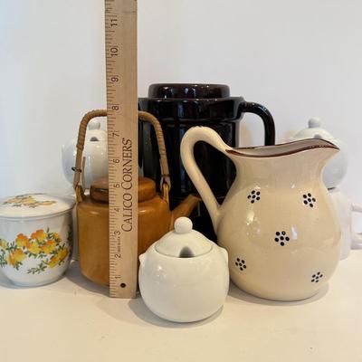 LOT 117F: Teapots & Cups w/ Steepers, Pfaltzgraff Tea Pot w/ Warmer