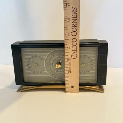 LOT 118F: Vintage Airguide Desk Barometer