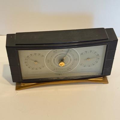 LOT 118F: Vintage Airguide Desk Barometer
