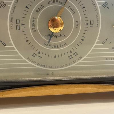LOT 118F: Vintage Airguide Desk Barometer