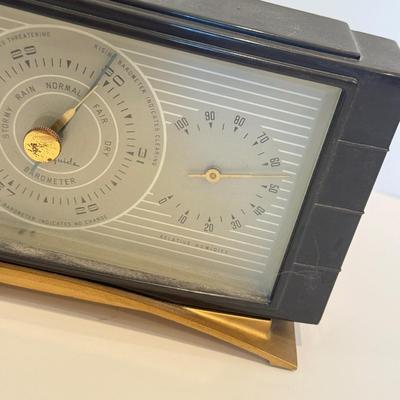 LOT 118F: Vintage Airguide Desk Barometer