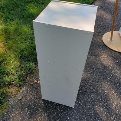 LOT 125G: Cosco Stepstool, Round Accent Table, 3-Tier Shelving Unit