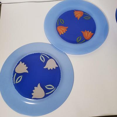 LOT 130L: Arcoroc France Blue Matys Glass Tableware with Orange Tulips