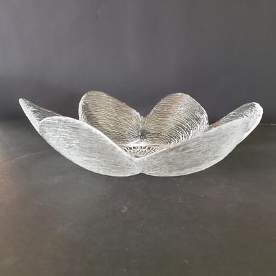 LOT 131L: Embossed Oyster Shell Dish, Mikasa Satin Leaves Bowl, and Set of 12 Botanic Leaf Dishes