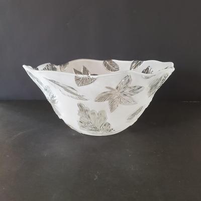 LOT 131L: Embossed Oyster Shell Dish, Mikasa Satin Leaves Bowl, and Set of 12 Botanic Leaf Dishes