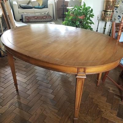 LOT 138D: Dining Room Table with Two 18" Leaf Extensions