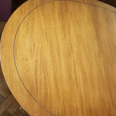 LOT 138D: Dining Room Table with Two 18" Leaf Extensions