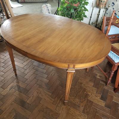 LOT 138D: Dining Room Table with Two 18" Leaf Extensions