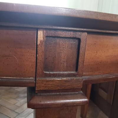 LOT 138D: Dining Room Table with Two 18" Leaf Extensions