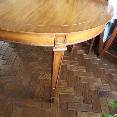 LOT 138D: Dining Room Table with Two 18" Leaf Extensions