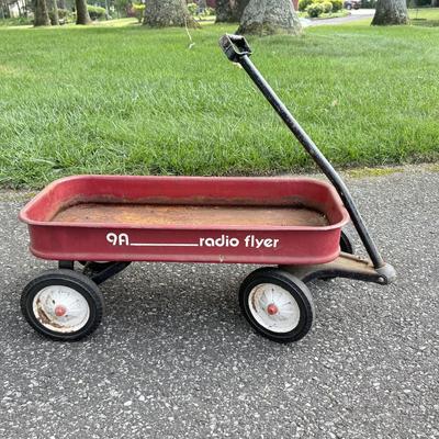 LOT 142G: Vintage 9A Radio Flyer