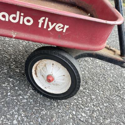 LOT 142G: Vintage 9A Radio Flyer