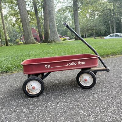 LOT 142G: Vintage 9A Radio Flyer