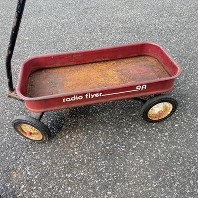 LOT 142G: Vintage 9A Radio Flyer