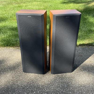 LOT 143G: Vintage Sony Speakers Model SS-U221