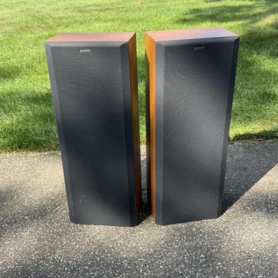 LOT 143G: Vintage Sony Speakers Model SS-U221
