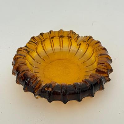 LOT 144F: Vintage Ash Tray Collection