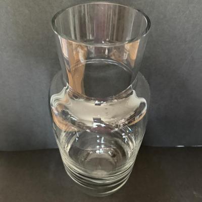 LOT 146F: Villeroy & Boch Glass Vase & 12 China Plates (1748)