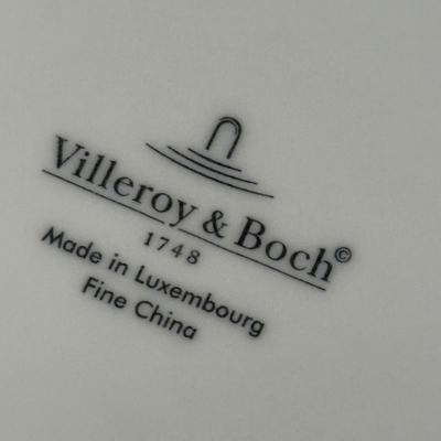 LOT 146F: Villeroy & Boch Glass Vase & 12 China Plates (1748)