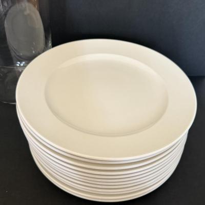 LOT 146F: Villeroy & Boch Glass Vase & 12 China Plates (1748)