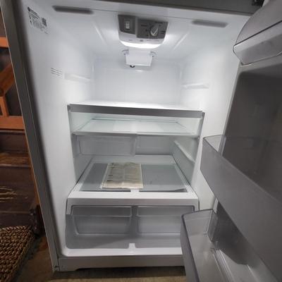 LOT 153G: White G&E Refrigerator