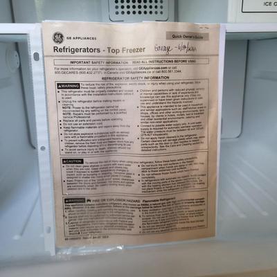 LOT 153G: White G&E Refrigerator