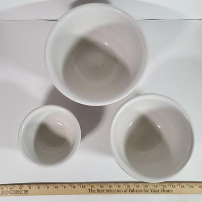 LOT 183K: Collection of Baking Items Including Bowls, Pyrex and More