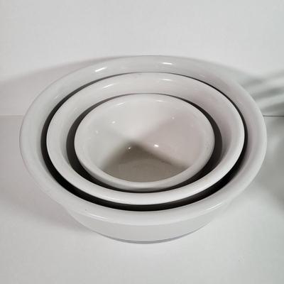 LOT 183K: Collection of Baking Items Including Bowls, Pyrex and More