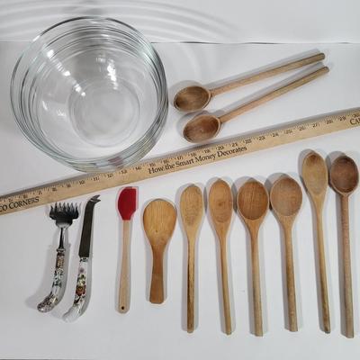 LOT 183K: Collection of Baking Items Including Bowls, Pyrex and More