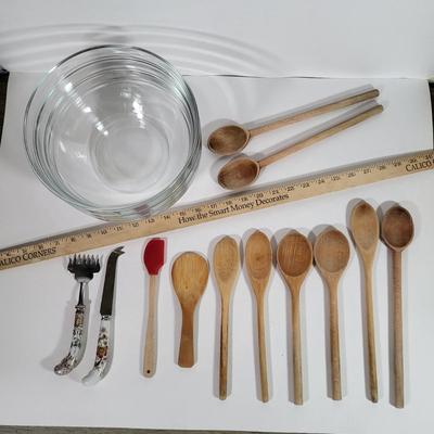 LOT 183K: Collection of Baking Items Including Bowls, Pyrex and More