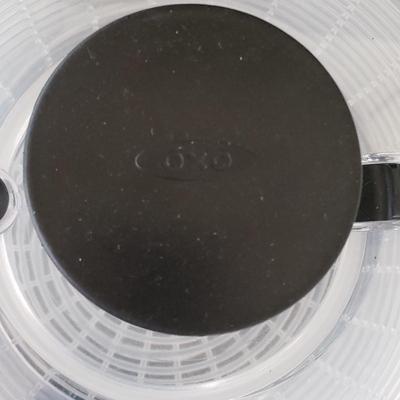 LOT 221K: Pyrex and Sistema Storage Container Sets; Salad Spinner