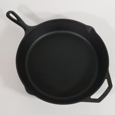 LOT 224K: Cast Iron Frying Pans; Lodge Round Mini Serving Pans