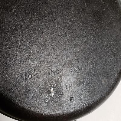 LOT 224K: Cast Iron Frying Pans; Lodge Round Mini Serving Pans