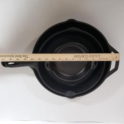 LOT 224K: Cast Iron Frying Pans; Lodge Round Mini Serving Pans