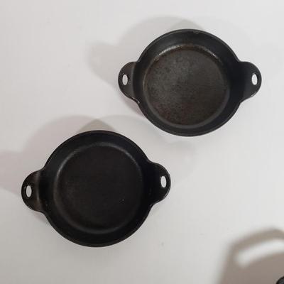 LOT 224K: Cast Iron Frying Pans; Lodge Round Mini Serving Pans