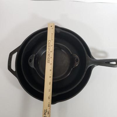LOT 224K: Cast Iron Frying Pans; Lodge Round Mini Serving Pans