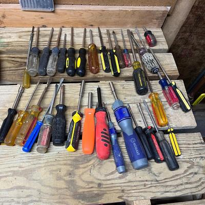 Large Selection of Screwdrivers (SRF-MG)