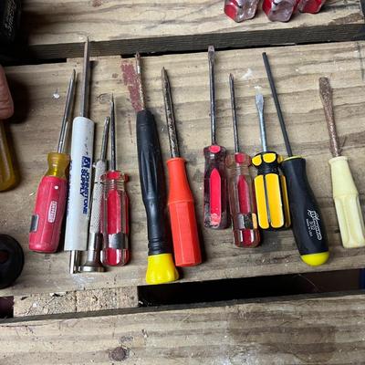 Large Selection of Screwdrivers (SRF-MG)