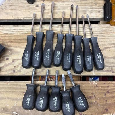 Large Selection of Screwdrivers (SRF-MG)