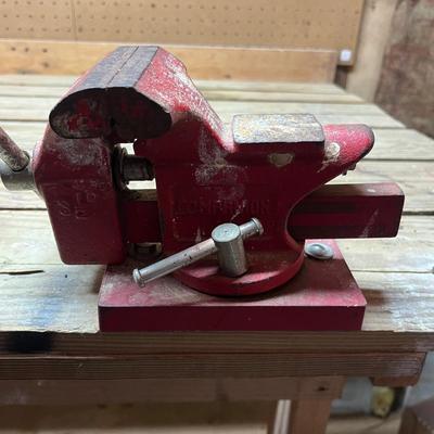Wooden Work Bench With Vise (STF-MG)