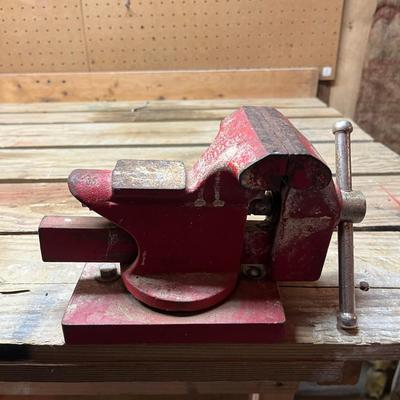 Wooden Work Bench With Vise (STF-MG)