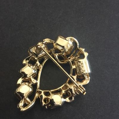 Lisner Goldtone brooch with emerald cut amber brown glass stones excellent condition very beautiful. Very nice.