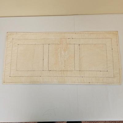 Assorted Quilts, Wall Hangers + Quilt Rack (GB1-JS)