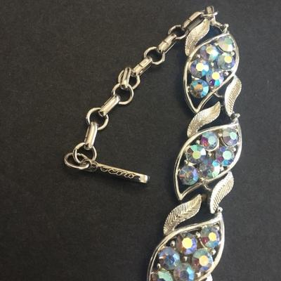 Beautiful, silver toned tinted coral, rhinestone choker necklace excellent condition very beautiful