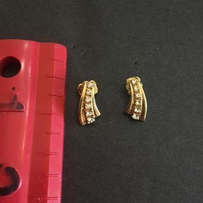 Beautiful, gold, toned, rhinestone, vintage stud earrings
